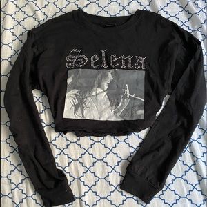 SELENA Black Long-Sleeve Crop Top